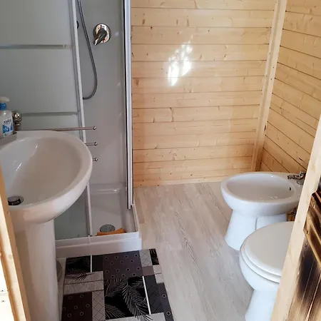 住宿加早餐酒店 Feudo Mallav Little Wooden House